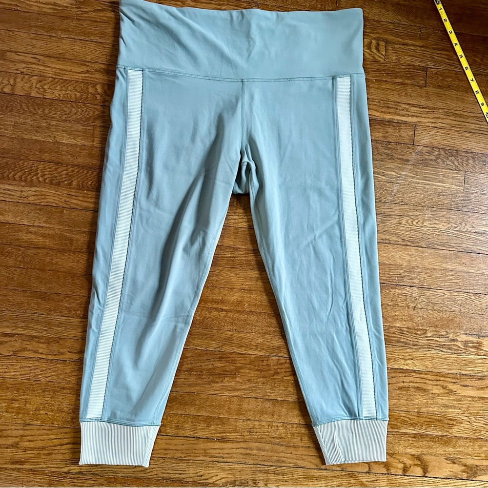 Athleta Light Sage Green Elation Rib Trim 7/8 Leggings Tights